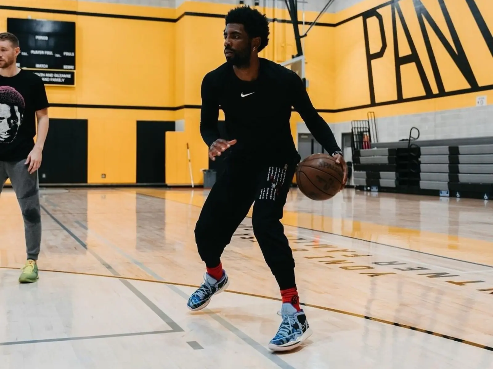 NBA 球星 Kyrie Irving 上腳 Nike KYRIE 8 球鞋，破除日前的「垃圾」言論！