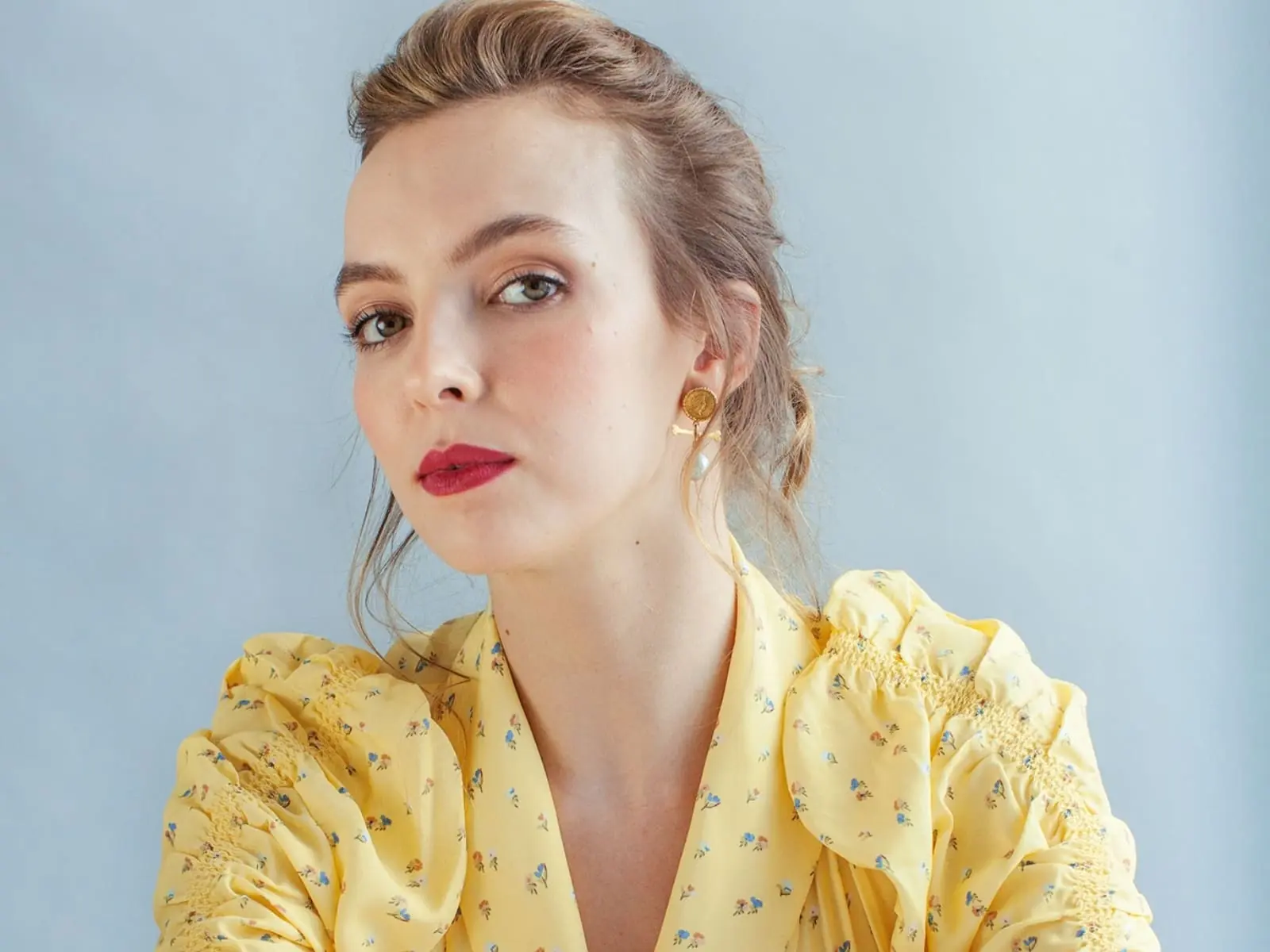 《脫稿玩家》放火辣妹茱蒂康默 Jodie Comer 私下魅力解析～傲嬌臉全靠 2 大心機妝容達陣！
