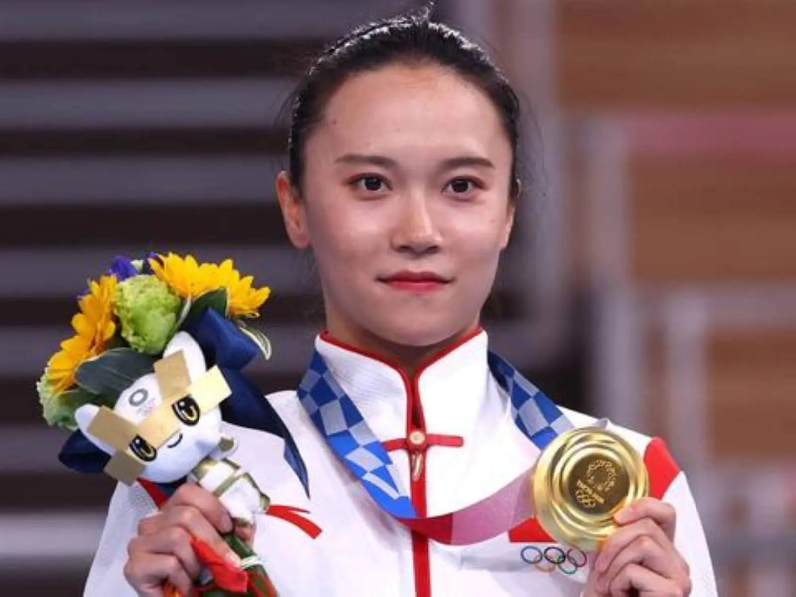 中國體操選手朱雪瑩「摳一下」奧運金牌掉漆！日本造幣局：要問東京奧組會
