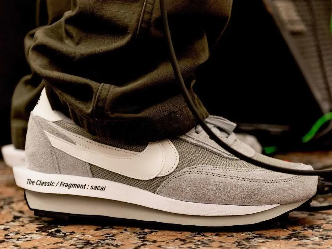 Sacai、New Balance 等 2021 年推薦 5 款超好搭「安全鞋」！各種風格打扮都能全面駕馭！