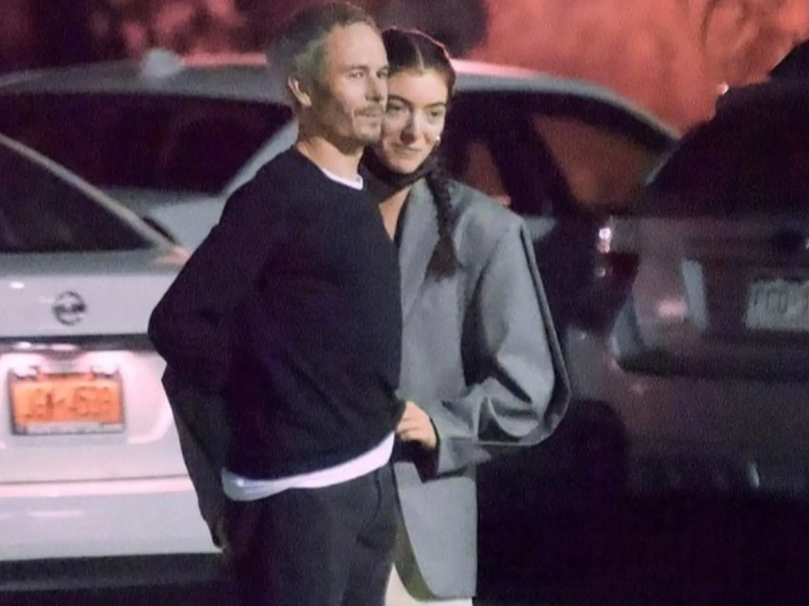 Lorde 熱戀 41 歲熟男曝光！24 歲音樂才女與唱片公司高層男友相差 17 歲！