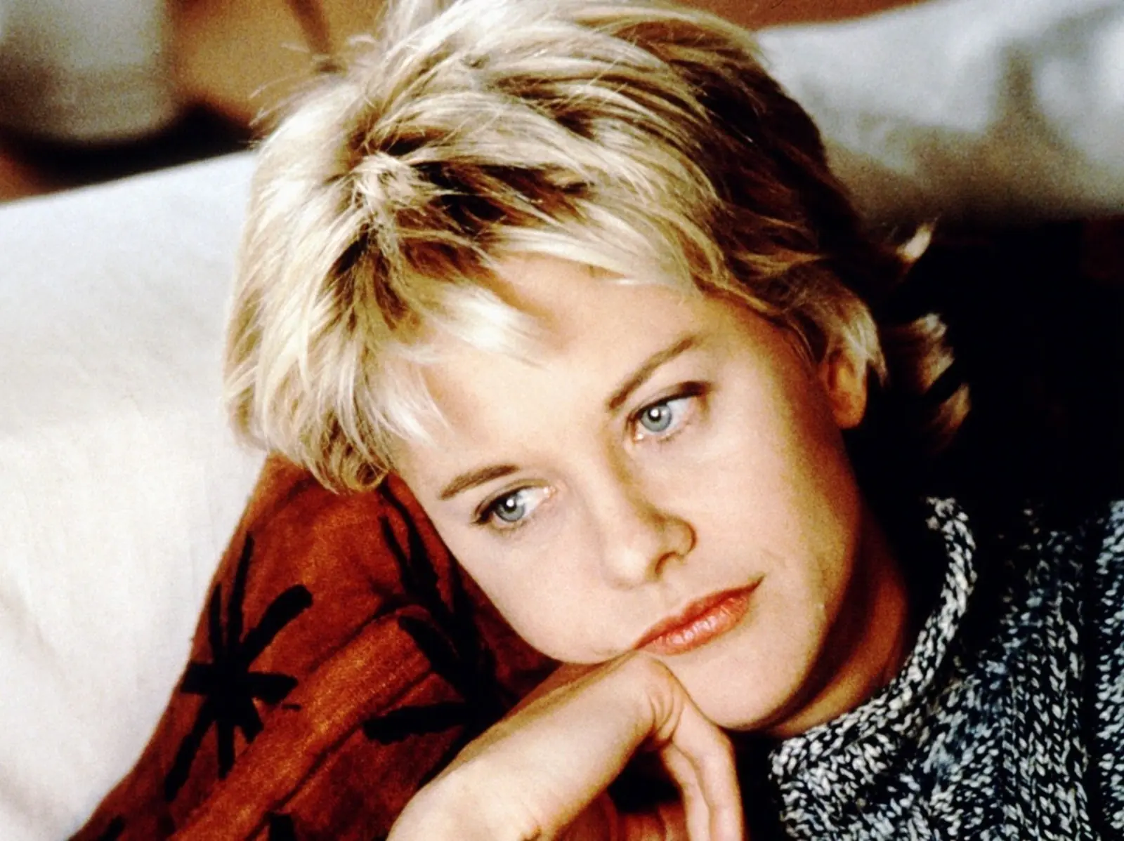 記得《電子情書》Meg Ryan 嗎？昔日愛情片天后淡出影壇「短髮女神」近態曝光！