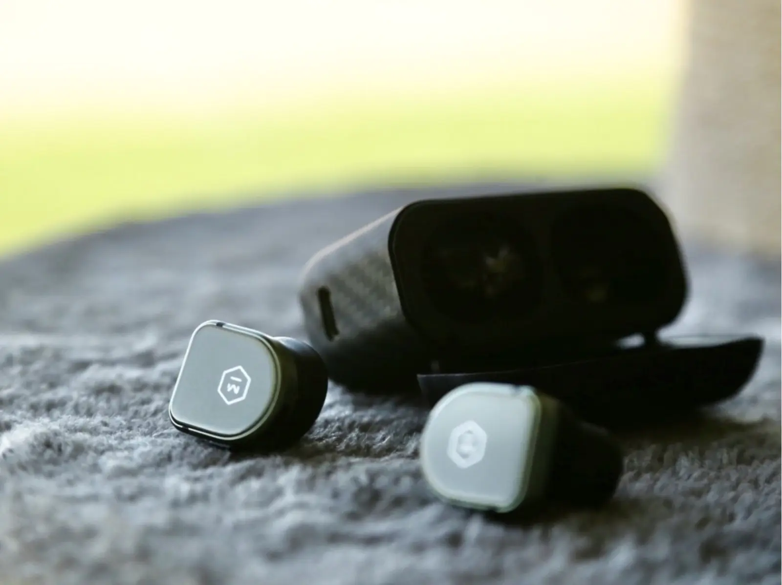 2021 最欠買 3 款真無線耳機推薦，Sony、M&D 外型與性能完全不輸 Apple AirPods 3！