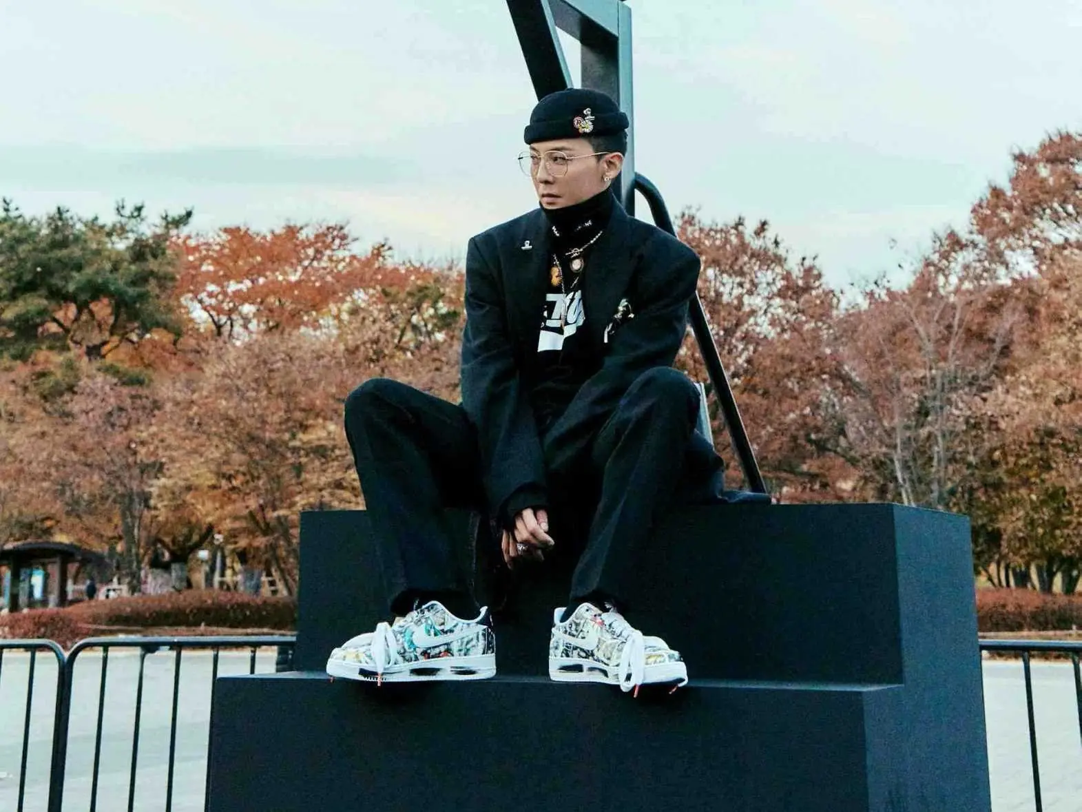 GD 攜手 Peaceminusone 釋出最新 Nike 聯名小白鞋，情報指出將在今年發表！