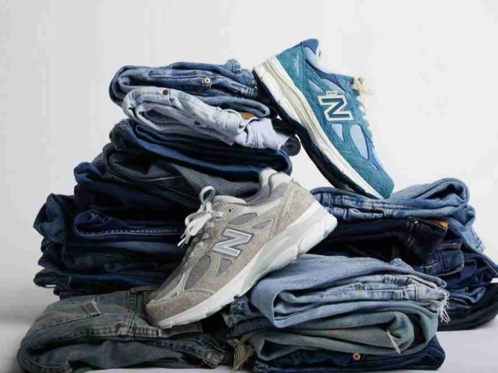 2022 必買 7 雙「丹寧球鞋」推薦，NEW BALANCE、adidas Originals 通通都有！