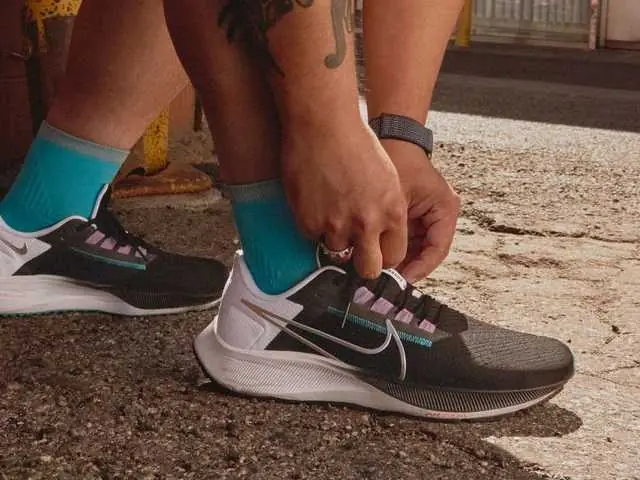 Nike、ASICS 與 New Balance 等 3 款 2021 必備「健走鞋」推薦！連走路都比別人帥一倍！