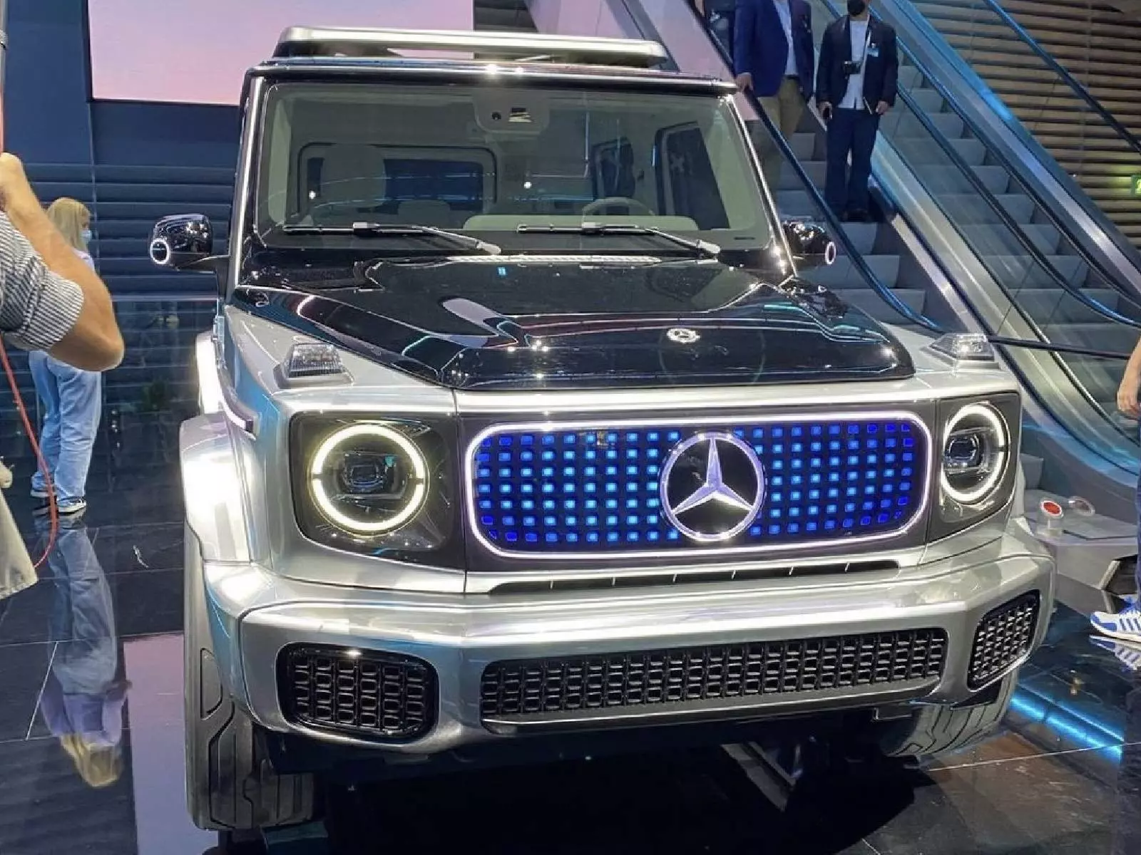 賓士亮相 EQG 電動 G-Class 越野車、Maybach EQS SUV 概念車全都帥到爆！