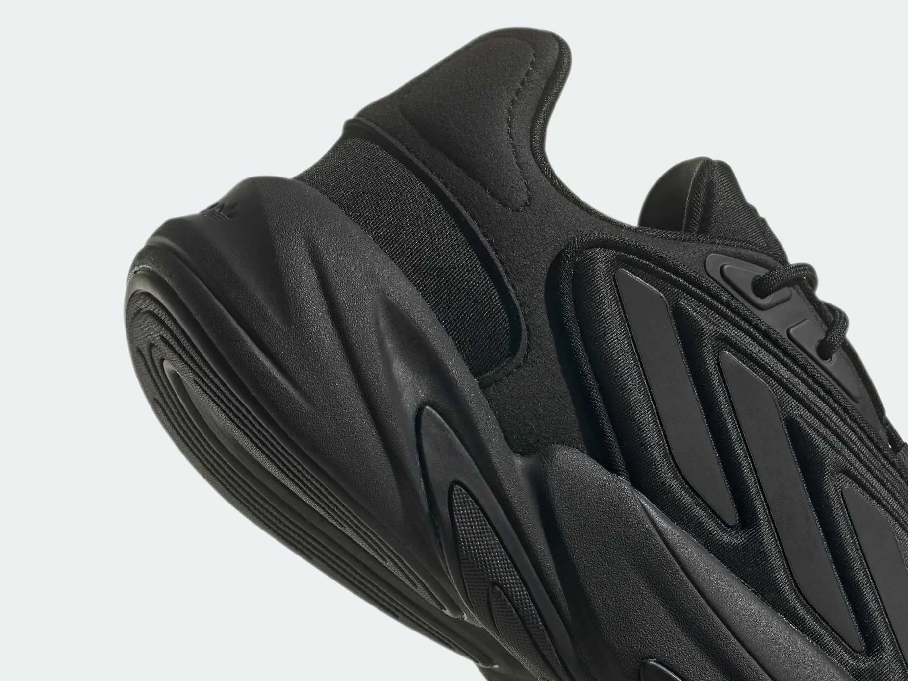 Off-White、New Balance 等 2021「黑鞋」推薦清單，各位黑魂控你們的荷包不保了！