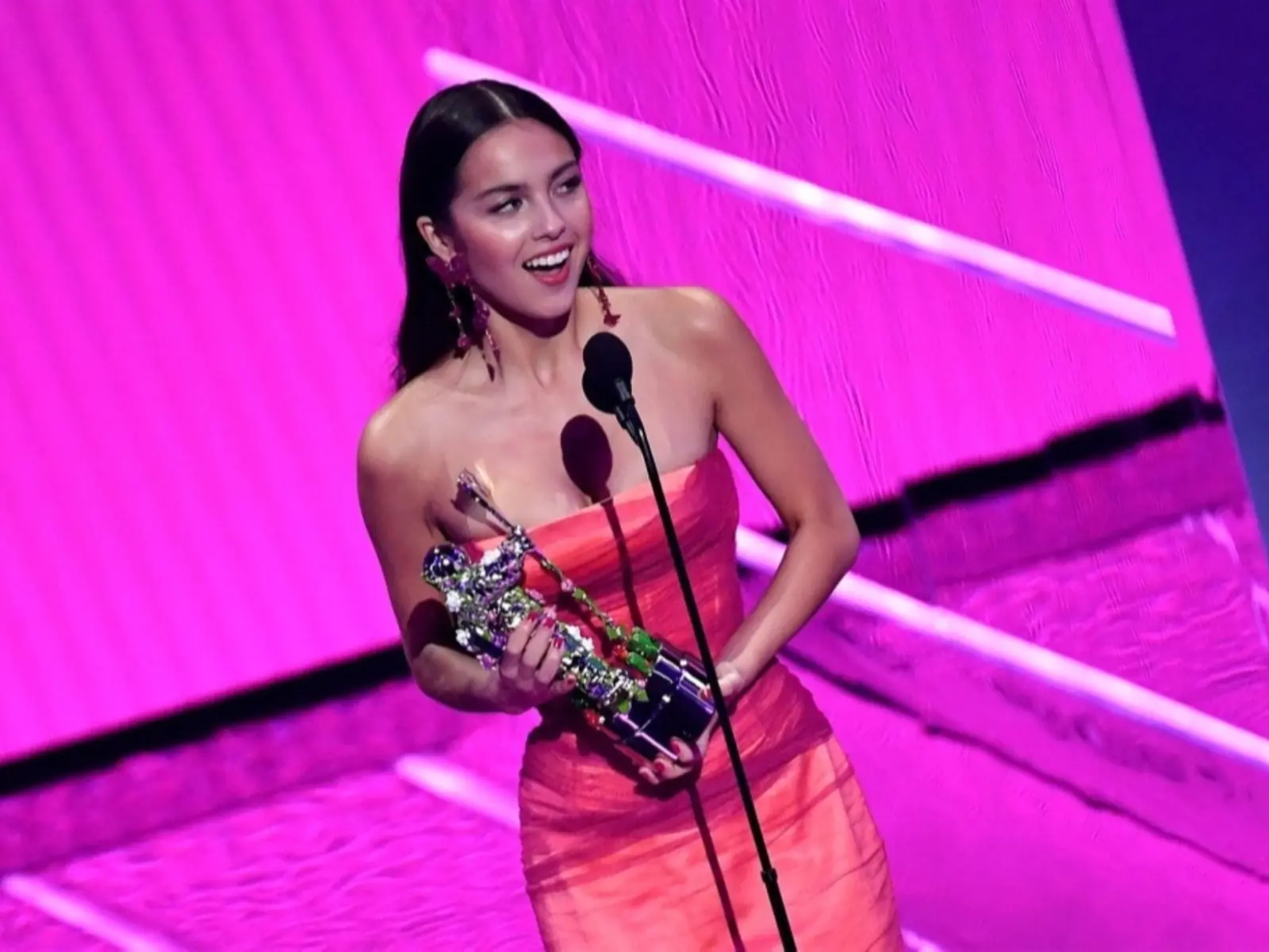 MTV 創台 40 周年大咖全出籠，2021 VMA 你不能錯過 8 個精彩時刻！