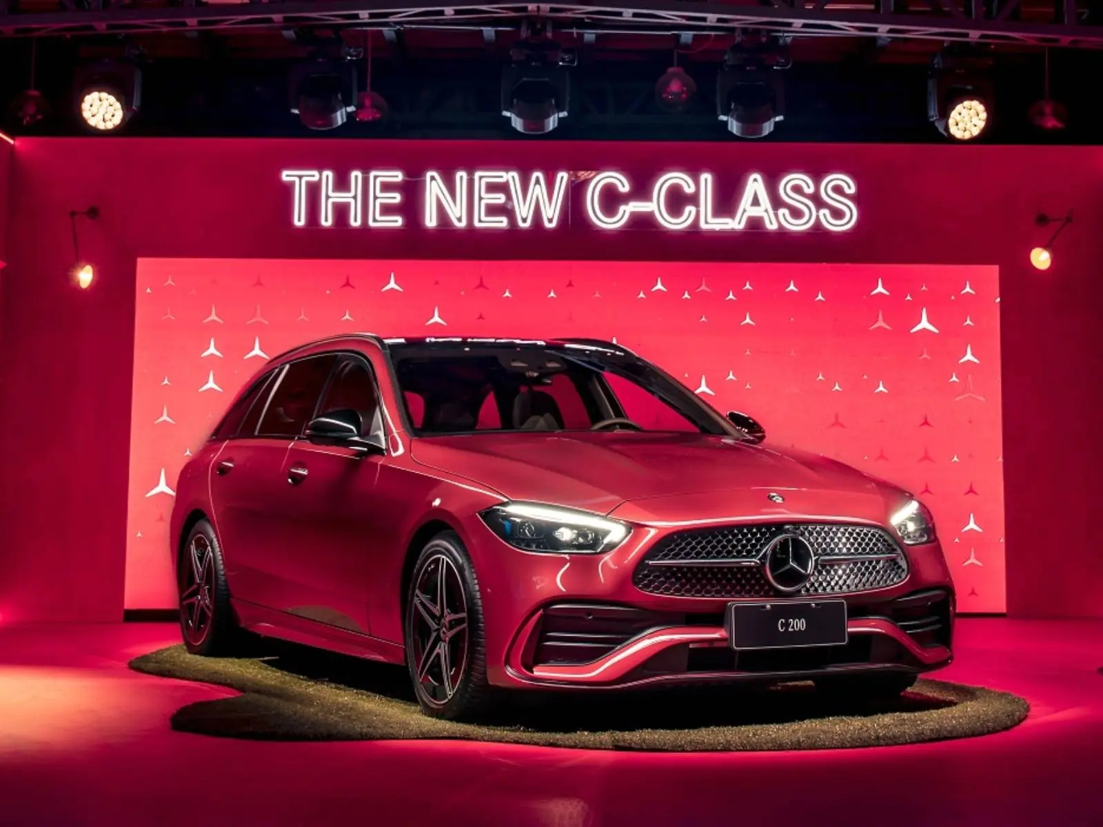 賓士 C－Class 轎車、旅行車 5 規格上市，全台「這 8 處」開放數位賞車！
