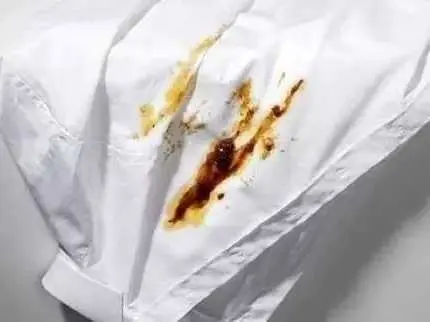 中秋節烤肉再也不怕醬汁弄髒！這兩項「家用常見小物」竟是白 Tee 清潔神器！