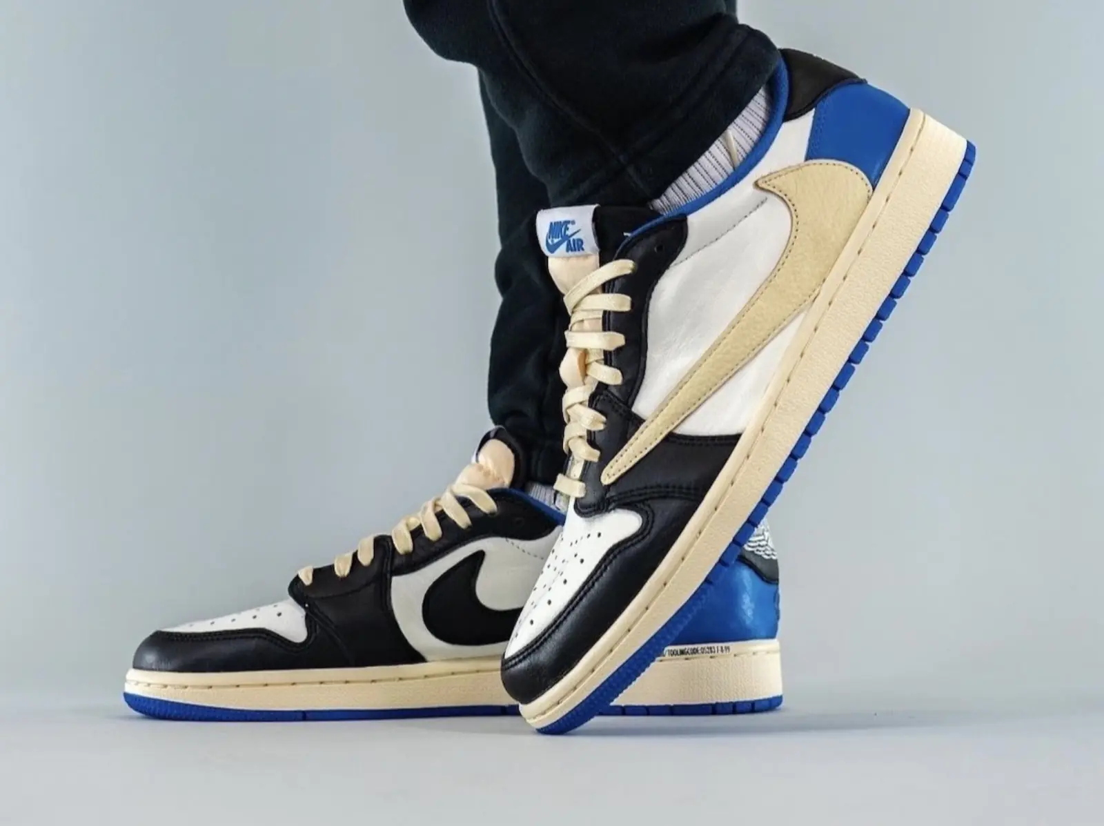 Travis Scott x Fragment Design x Air Jordan 1 因炒賣價過高而遭中國電商平台強迫下架，網友表示：倒鉤就是這個價