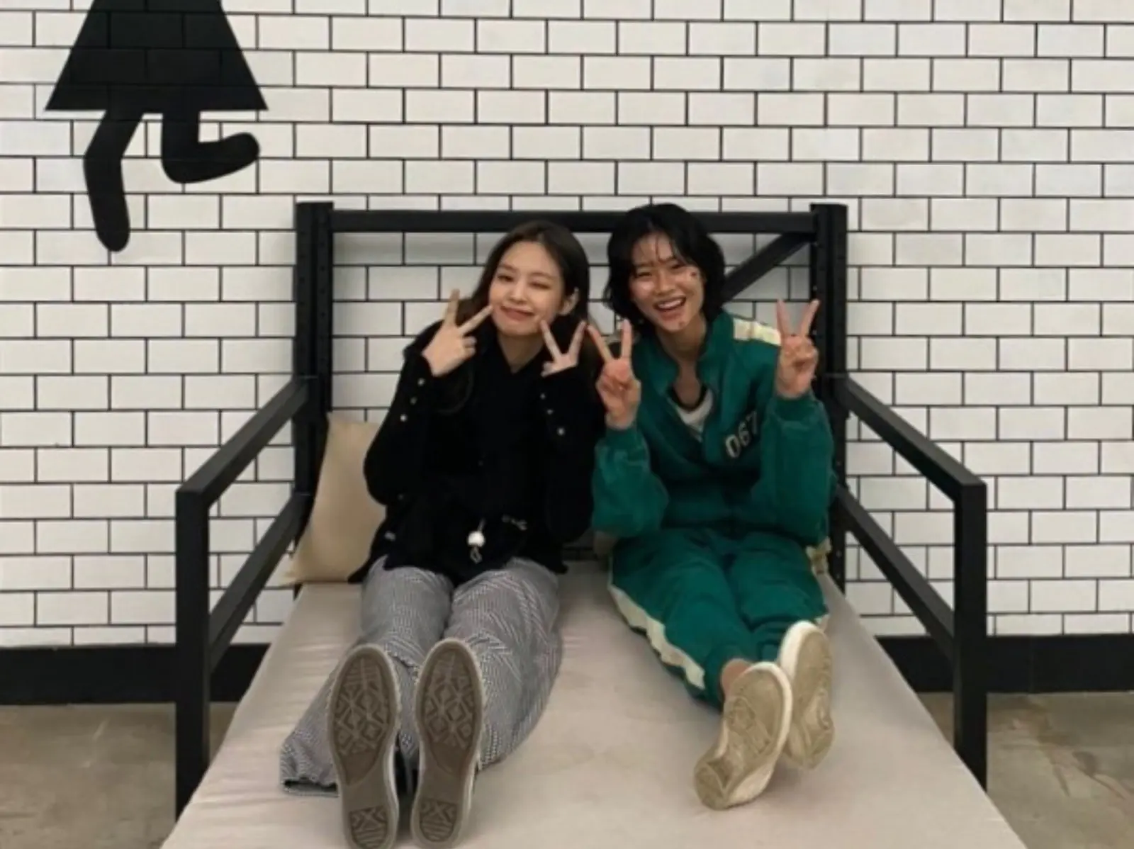 BLACKPINK Jennie 將加盟《魷魚遊戲》第二季？這些私密互動洩漏出線索！