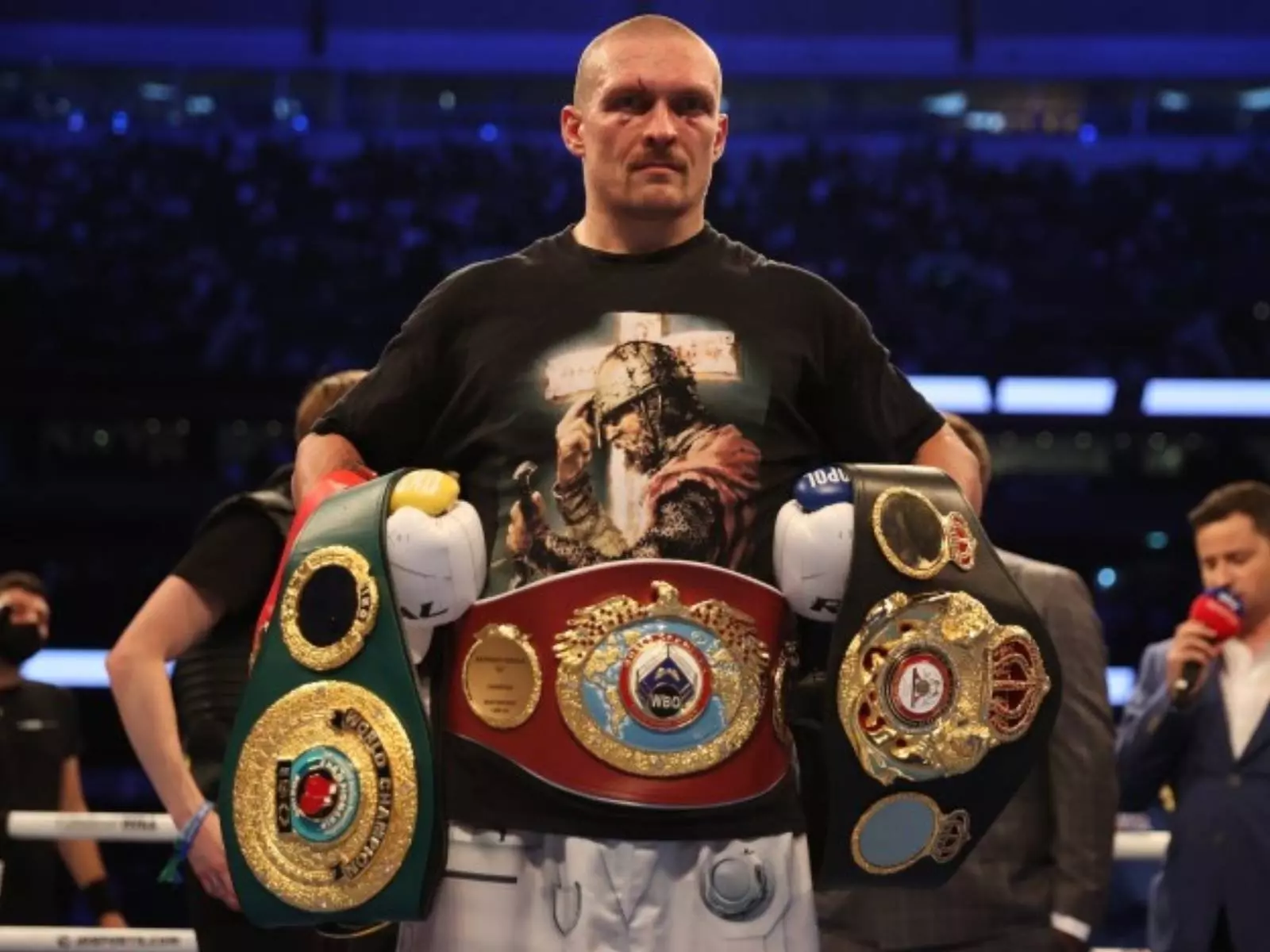 奧運金牌到世界重量級拳王的 Oleksandr Usyk，曾到農場放牛、路上賣水果和冰淇淋維生～