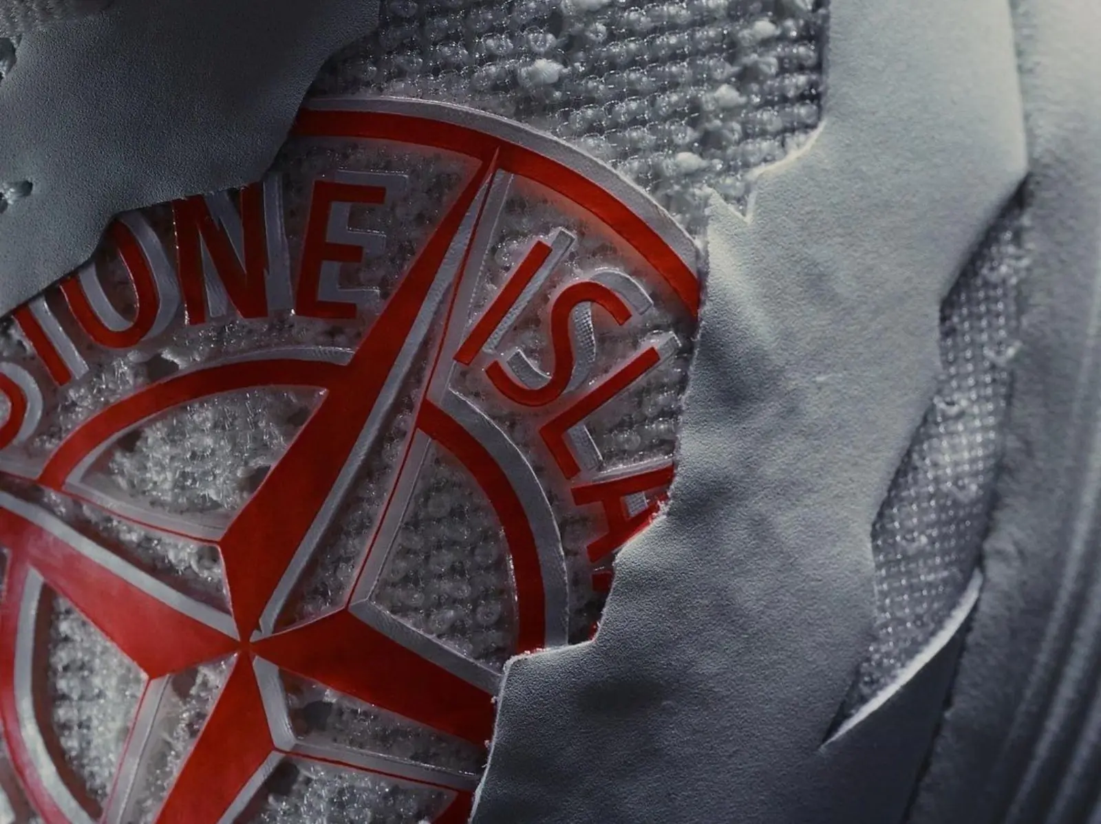 Stone Island x New Balance 聯名終於釋出！使用專業跑鞋 RC ELITE_SI 外型給過嗎？