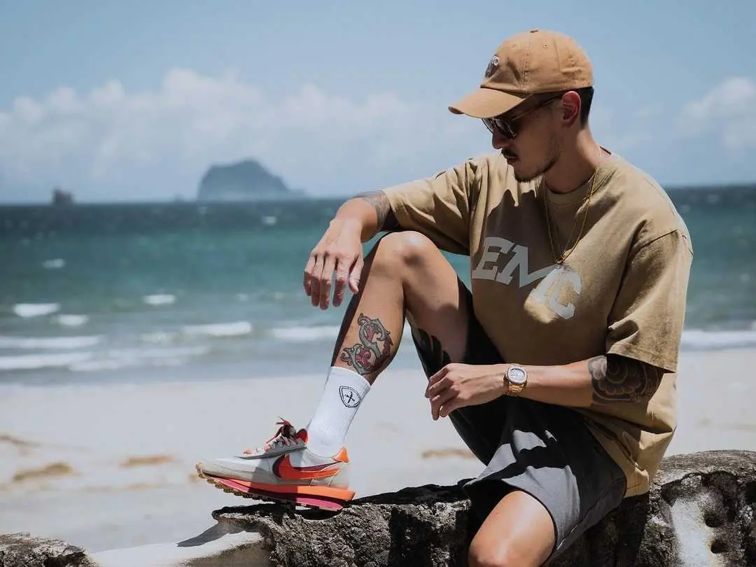 王陽明上腳 CLOT x Sacai、Yeezy 等 3 款爆款聯名潮鞋，果然是「人帥鞋帥」的鞋頭代表！