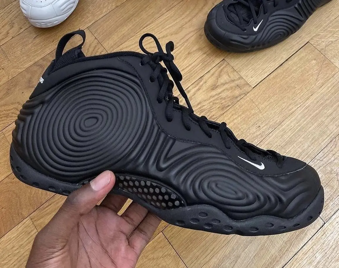 CDG x Nike Air Foamposite One 將在 2021 秋冬開賣，「旋渦設計」彷彿伊藤潤二即視感！