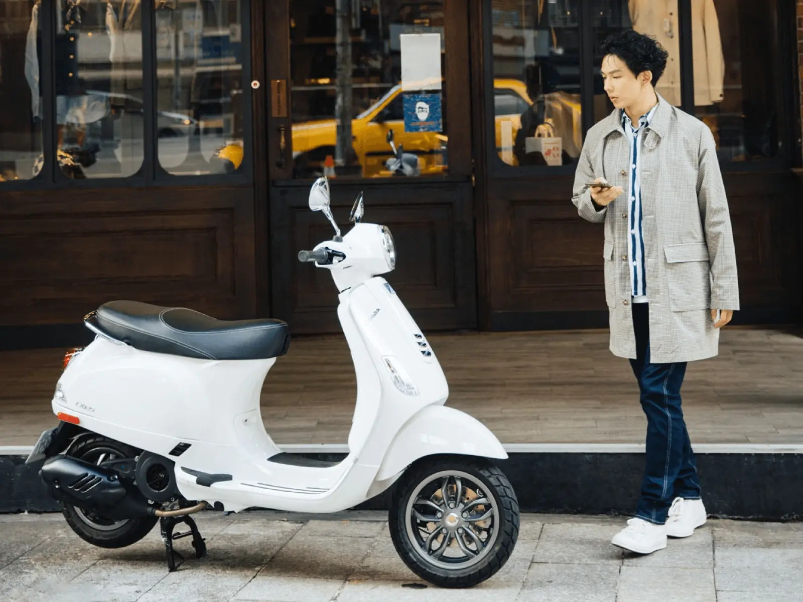 一機在手，Vespa 就有！經典再延續，Vespa 揪你與好友共享潮人生活！