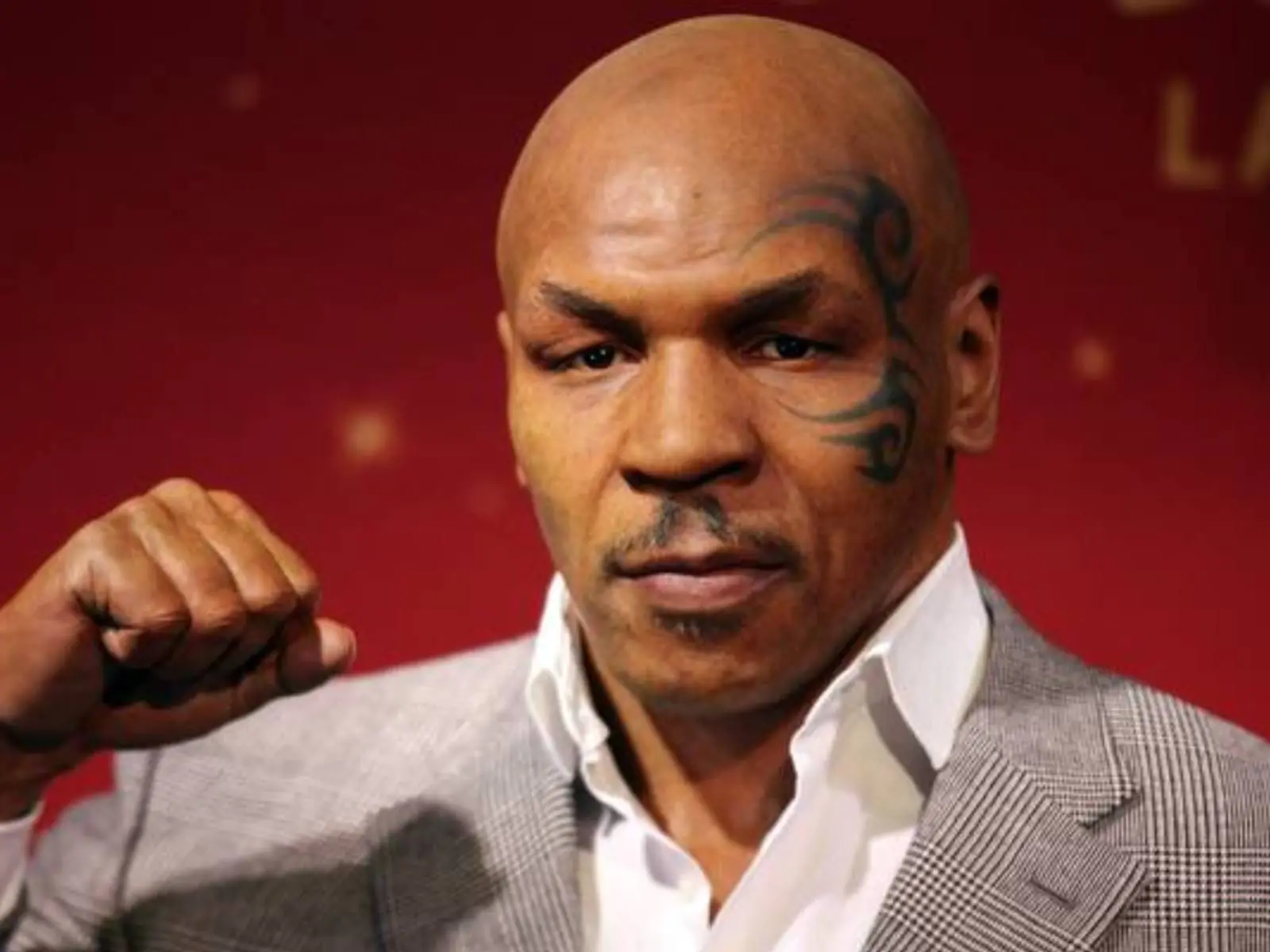 拳王泰森 Mike Tyson 鬆口要求「28 億」，和網紅兄弟  Jake Paul、Logan Paul 對戰！
