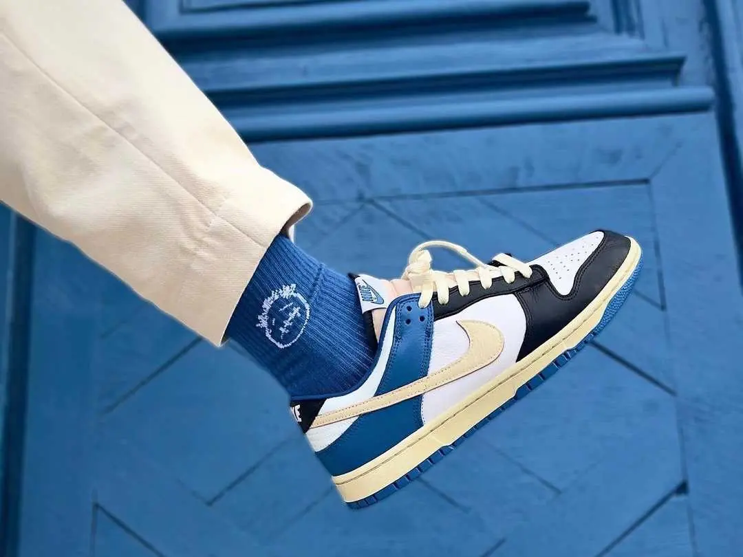 Travis Scott x Fragment Design「客製化 Nike Dunk」版本高清公開，這細節讓你跪著看！