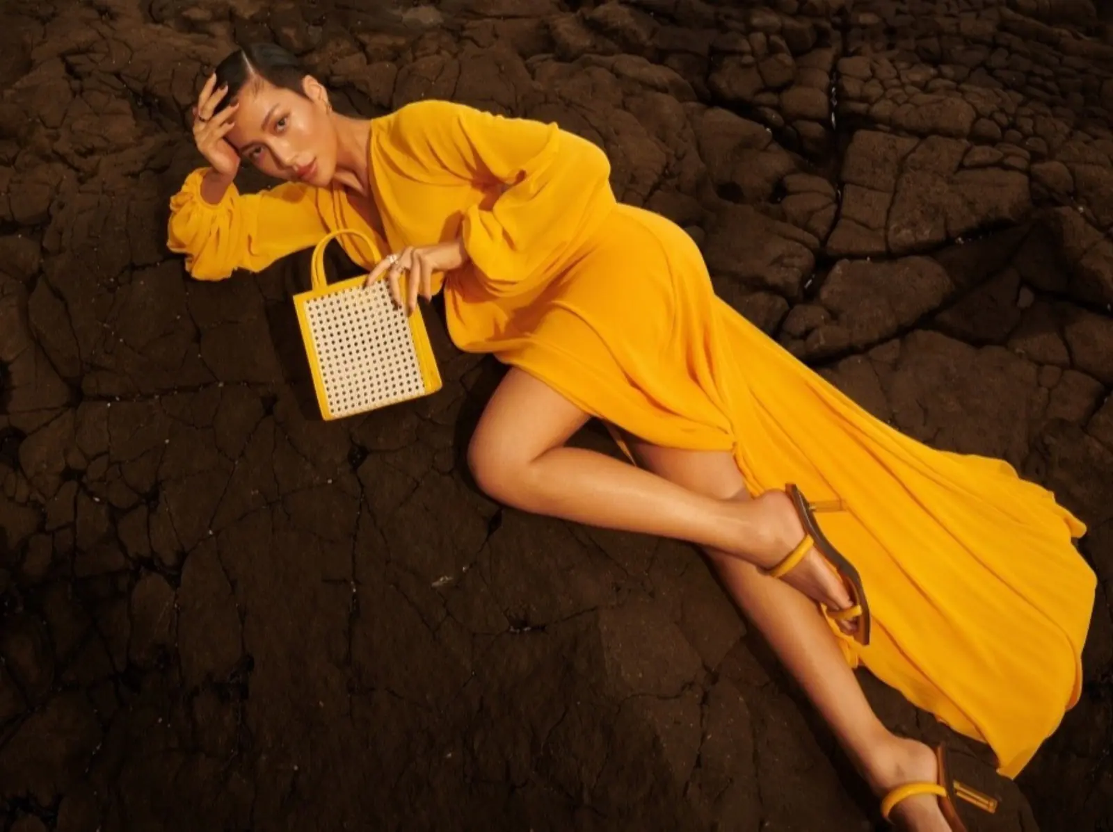 專訪/從不被看好到成為 Charles & Keith 指定合作時尚 KOL ! 莫莉 Molly：「對自己的人生就是要理直氣壯！」