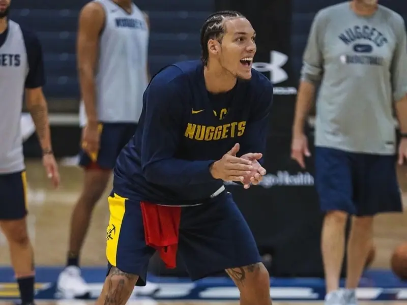 NBA／Aaron Gordon 阻擋格林成功，害柯瑞又只能和自己擊掌！