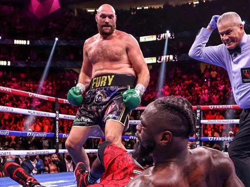巨石強森大讚 WBC 拳王大戰！Tyson Fury 三番戰KO Deontay Wilder 目標地表最強男人！