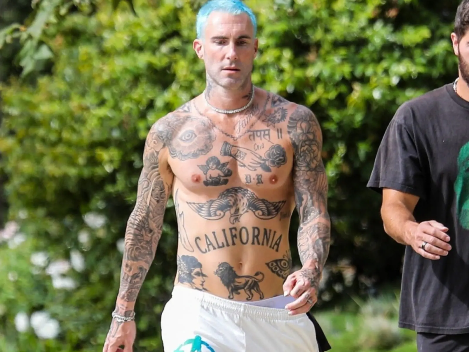 「魔力紅」亞當李維 Adam Levine 肌肉身材暴風成長引熱議！3 招鍛鍊技巧大公開～