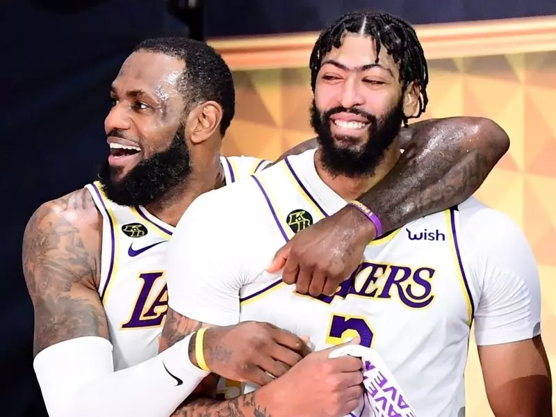 NBA／LeBron James 與 Anthony Davis 見面第一句話：你看魷魚遊戲了嗎？
