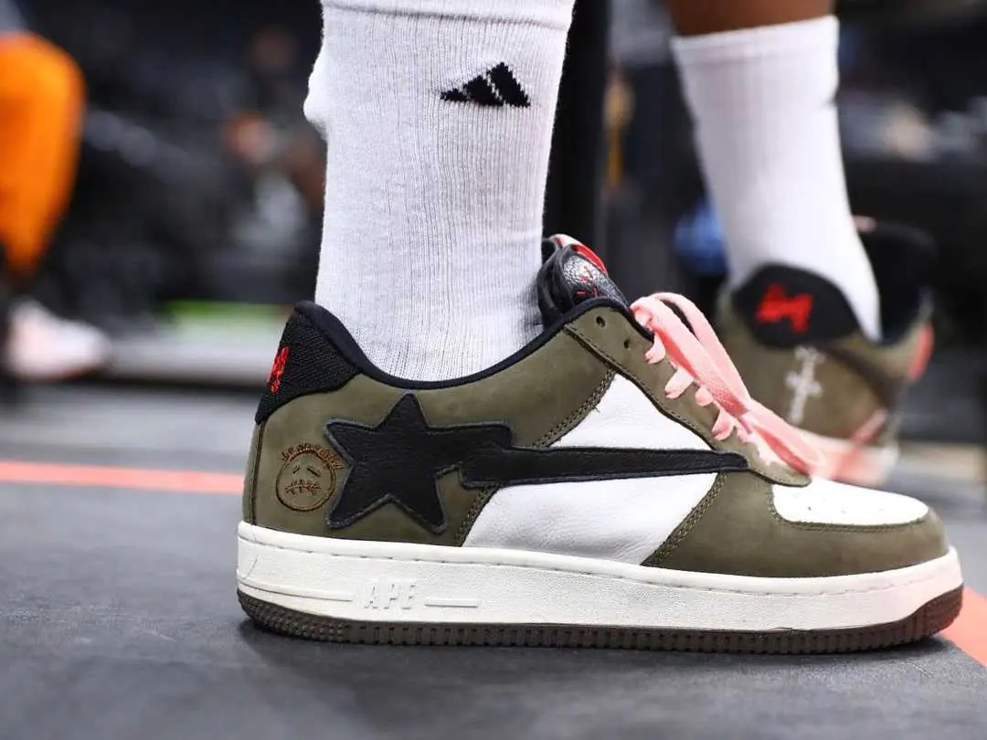 NBA 球星 Lillard 晉身「品牌管理大師」腳踩著客製 Travis Scott 聯名款，讓眾鞋迷驚呼！