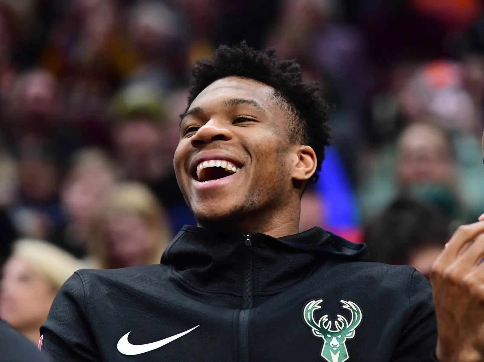 NBA／字母哥首談 Kyrie 疫苗事件表示支持他的決定，表情卻意外露餡開心神情？！