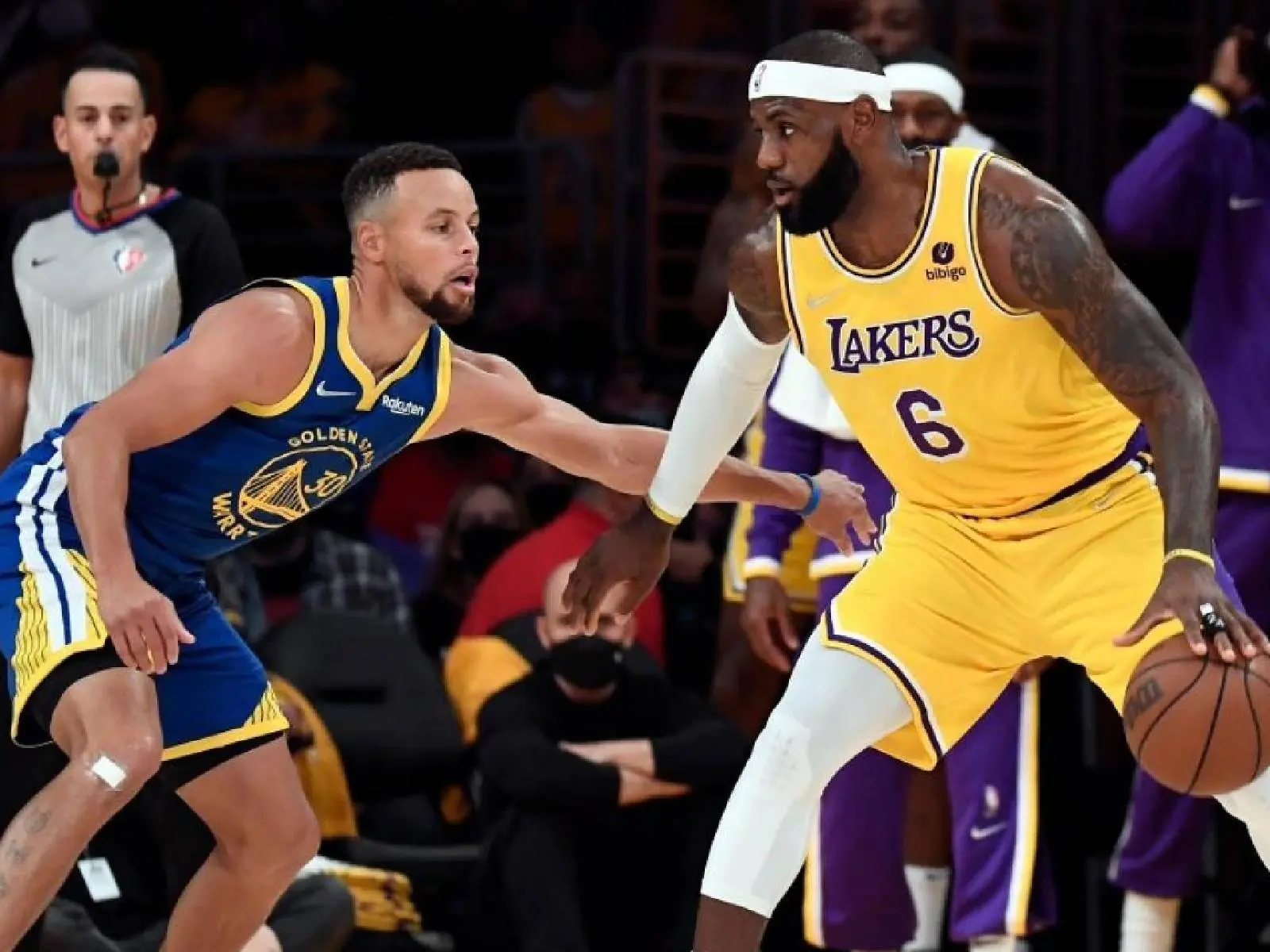 NBA／勇士 Stephen Curry 手感冰冷仍戰勝湖人，砍 21 分大三元卻認為自己「打得像垃圾」！