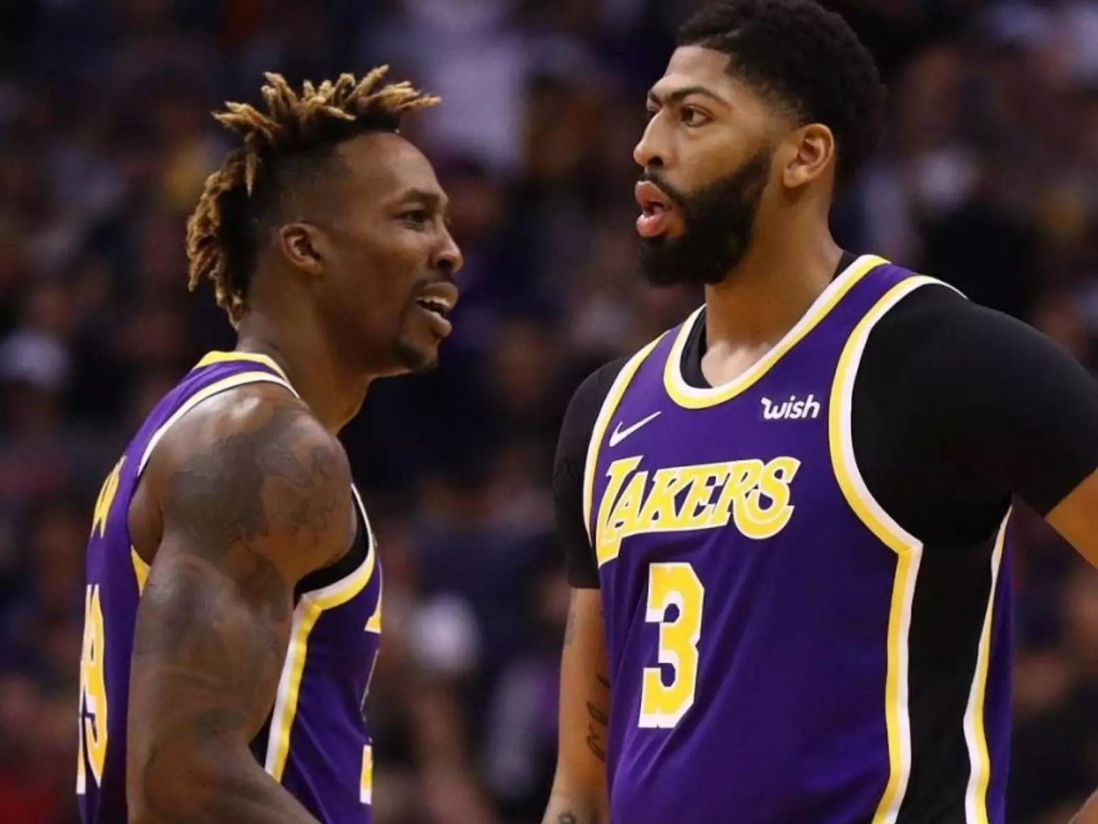 NBA／湖人 Anthony Davis 和 Dwight Howard 板凳上大打出手，全明星戰隊開季就分崩離析？