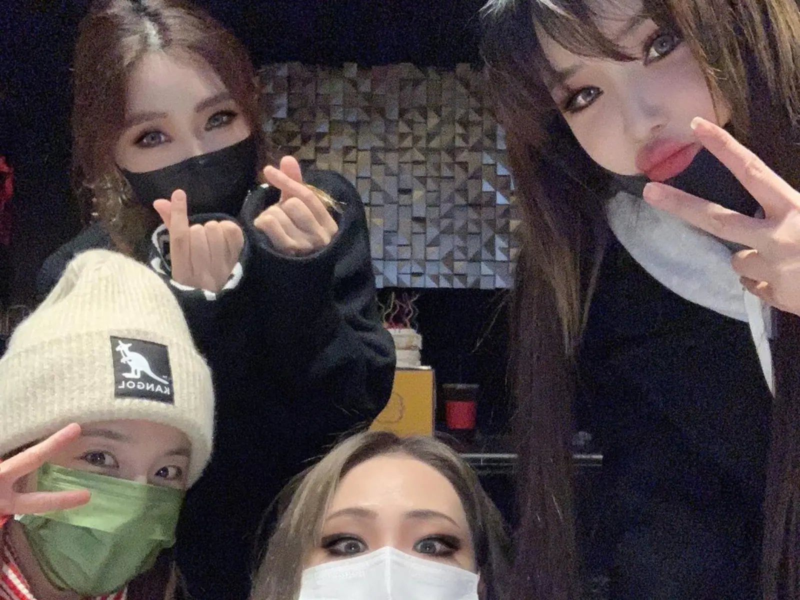 2NE1 罕見合體，美貌變化引熱議！成員顏值大解析：換妝容堪比變臉！