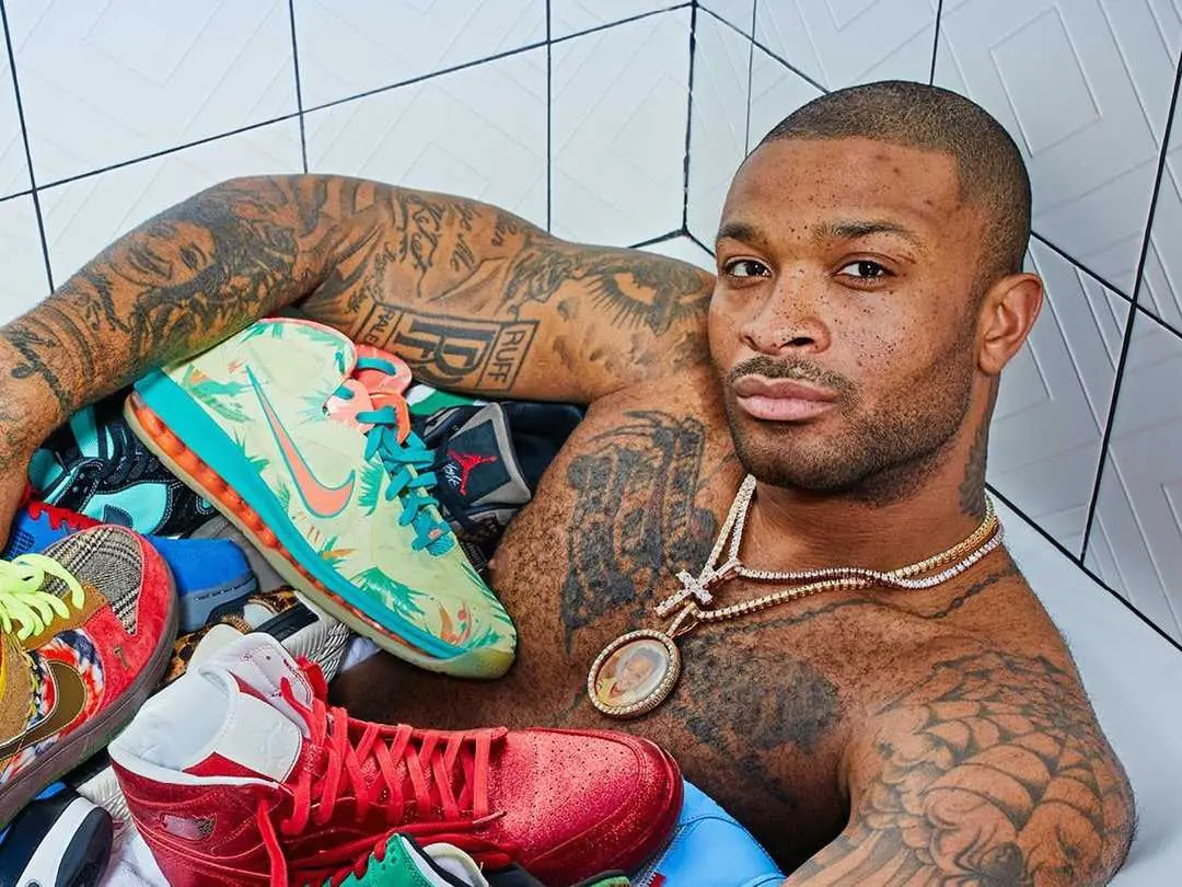 P.J. Tucker 著用「台幣百萬」Eminem 三方聯名 AJ4 熱身，果然「NBA 鞋王」很懂穿！