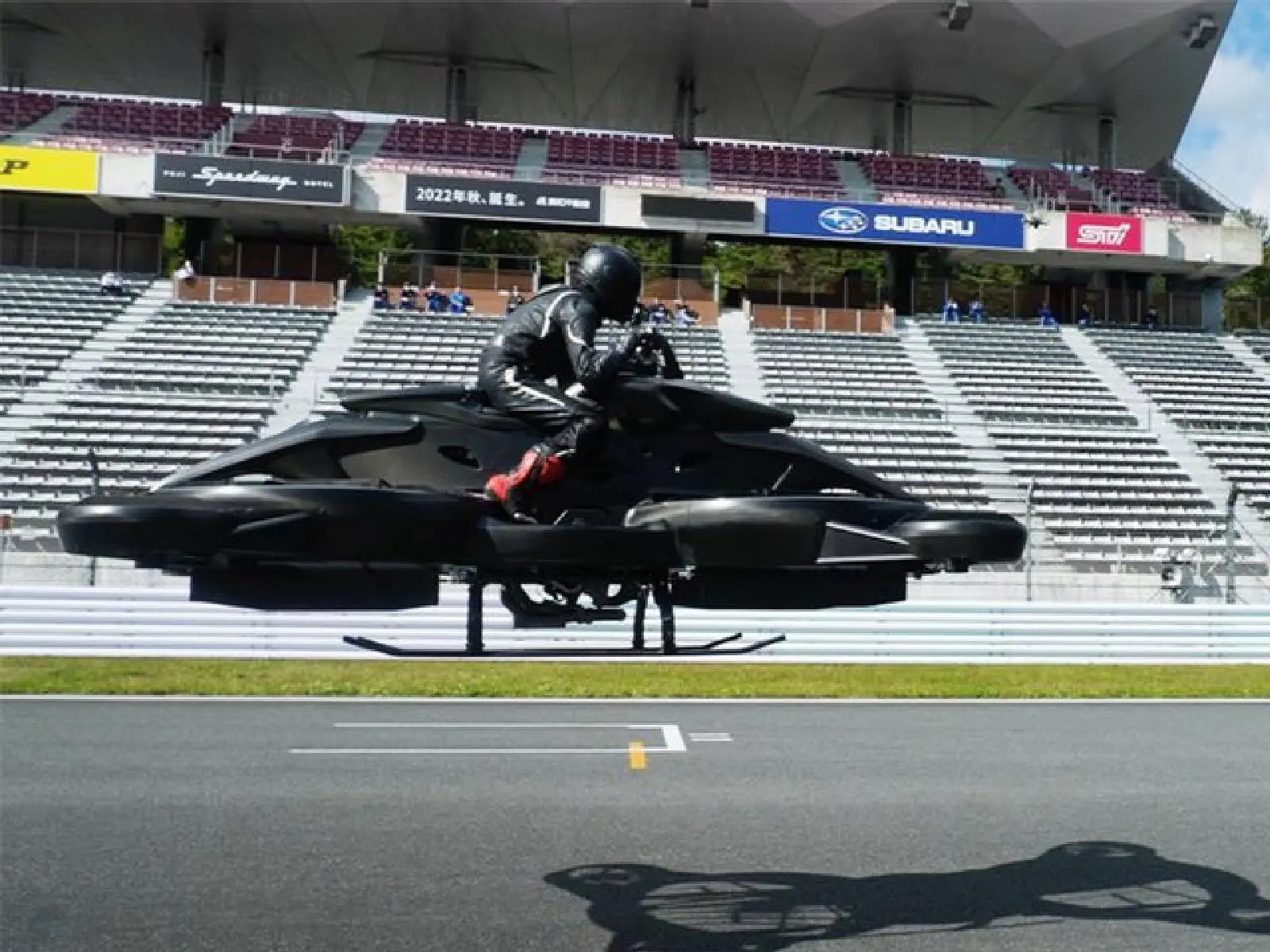 日本開賣「空中懸浮機車」Xturismo 限量 200 台，能飛至空中 3 公尺高、售價 1900 萬台幣！