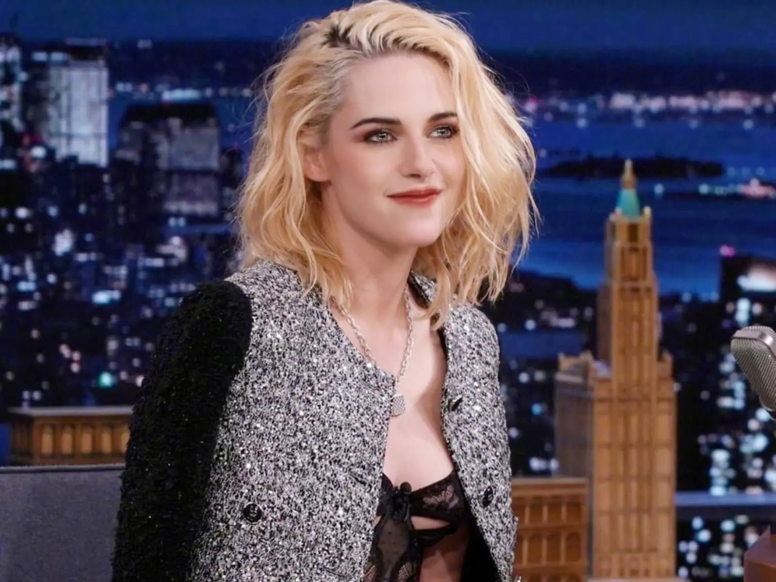 克莉絲汀史都華 Kristen Stewart 曬完美側殺引網暴動！加碼 2 招下顎線養成技巧給你～