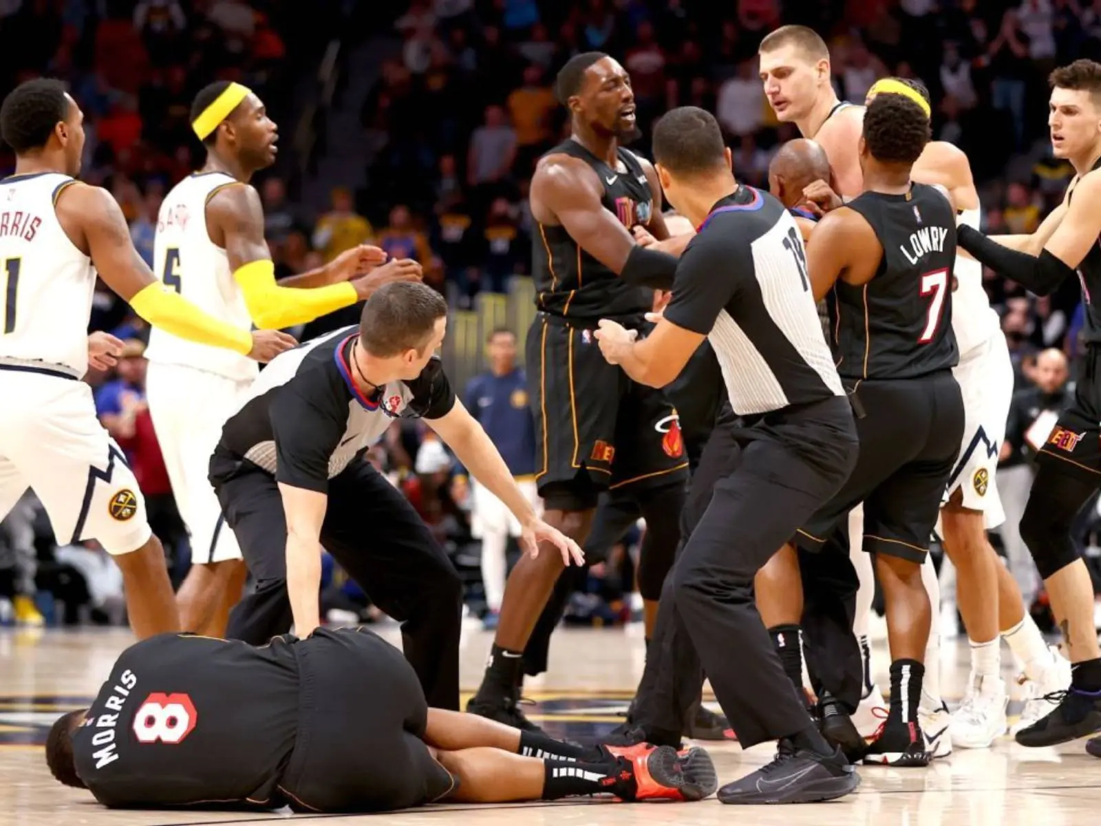 NBA／金塊 Nikola Jokic 暴怒撞飛熱火 Morris，「士官長」Jimmy Butler 大嗆你 TM 給我回來！