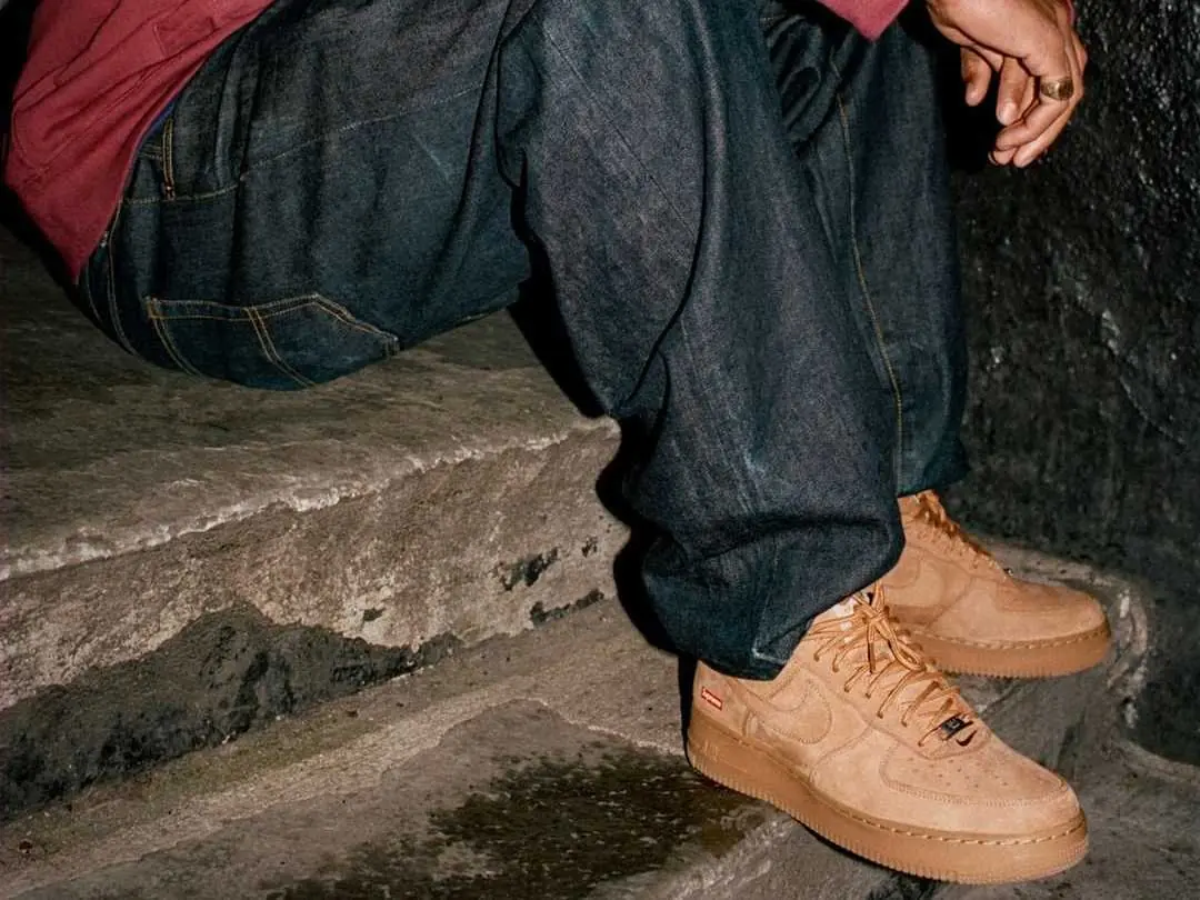 Supreme 聯名、adidas Yeezy 等 3 款「大地色球鞋」推薦，2021 秋冬就靠這雙帥到底！