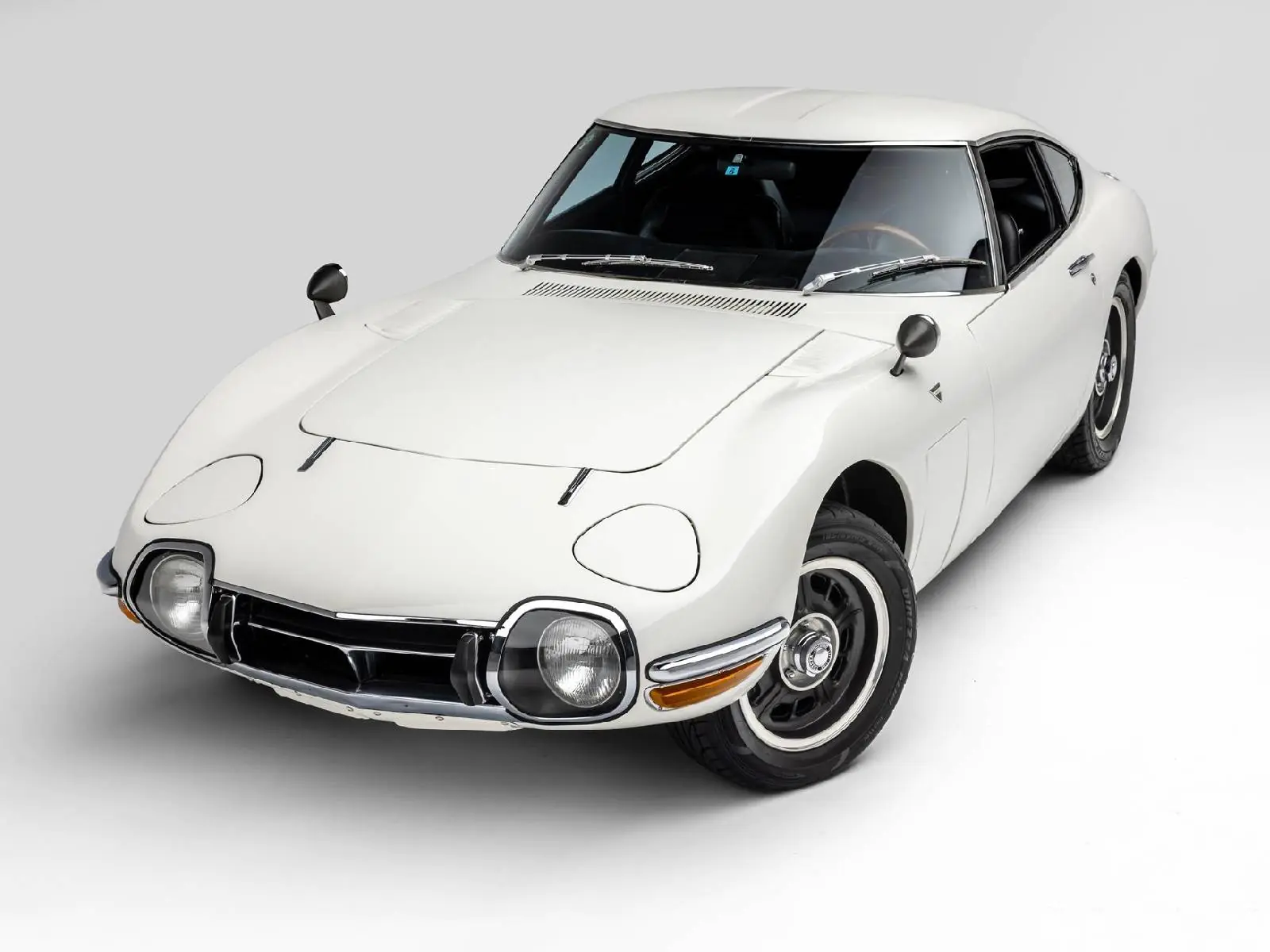 限量左駕 Toyota 2000GT 被賣破 2000 萬，日本首款超跑僅生產 351 台！