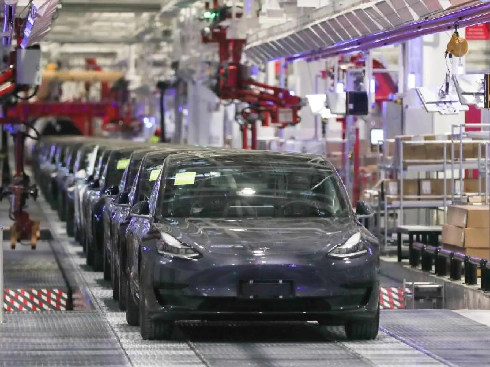 特斯拉新車 Model 3、Model Y 沒有 USB 充電孔，車主：沒有事先告知很失望