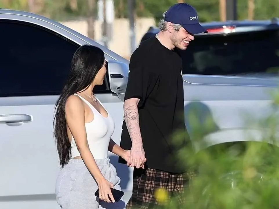 Pete Davidson 不負「女神收割機」之名，原來他的私下穿搭風格這麼有魅力！