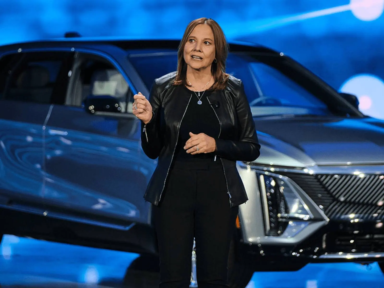 通用汽車執行長 Mary Barra 受訪稱是「電動車領導者」，馬斯克承認回：「如果量產，將會是」！