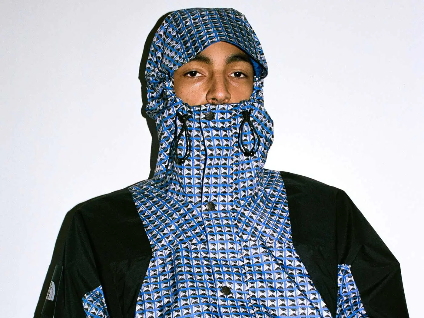 Supreme 聯名外套、Mystery Ranch 小包等 5 款「戶外機能」單品推薦，露營最帥就是你！