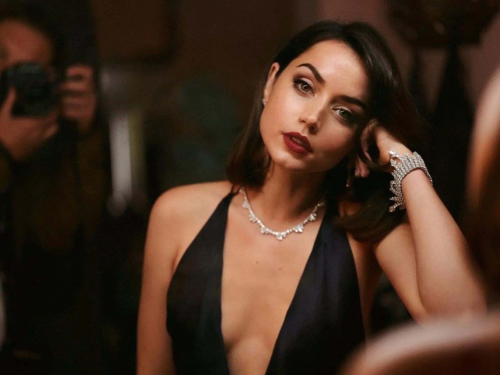 龐德女郎 Ana de Armas 取代「黑寡婦」！搭擋克里斯伊凡合演 Apple 愛情動作片《Ghosted》！