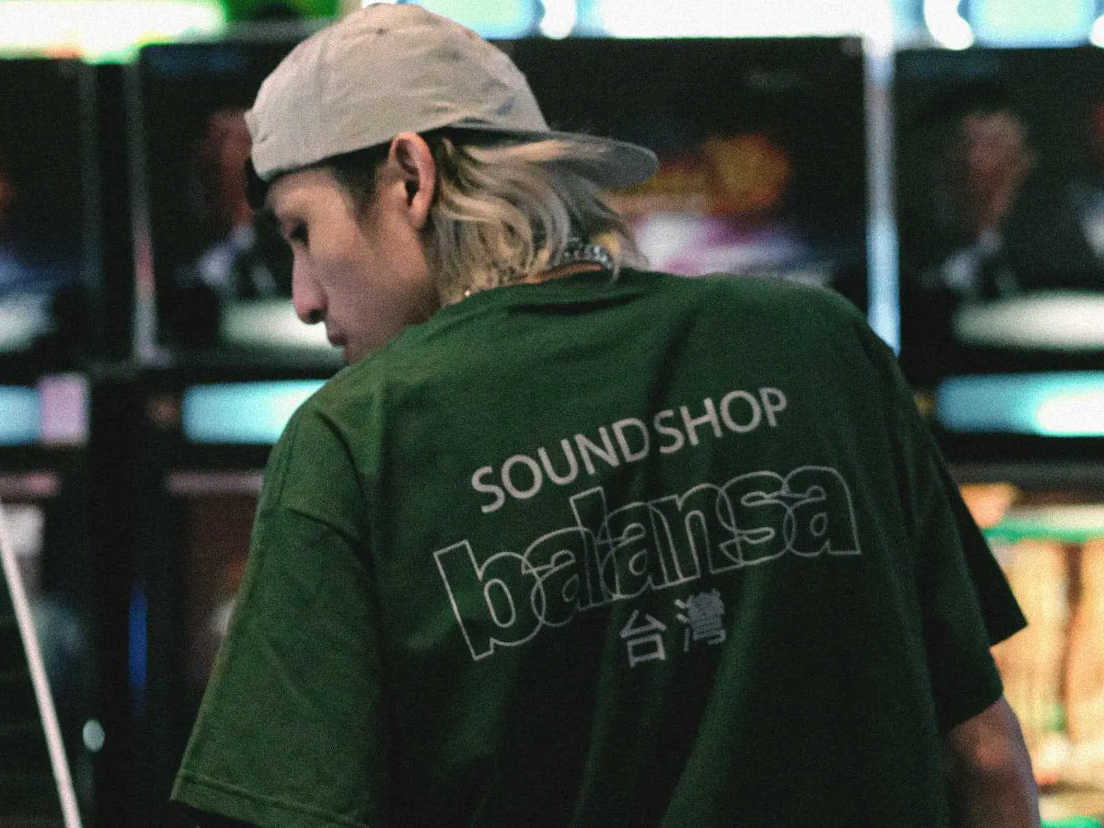 BAPE 鯊魚外套、Less Taiwan 等 3 款「台灣開賣」聯名好貨推薦，直接用新台幣下架支持！