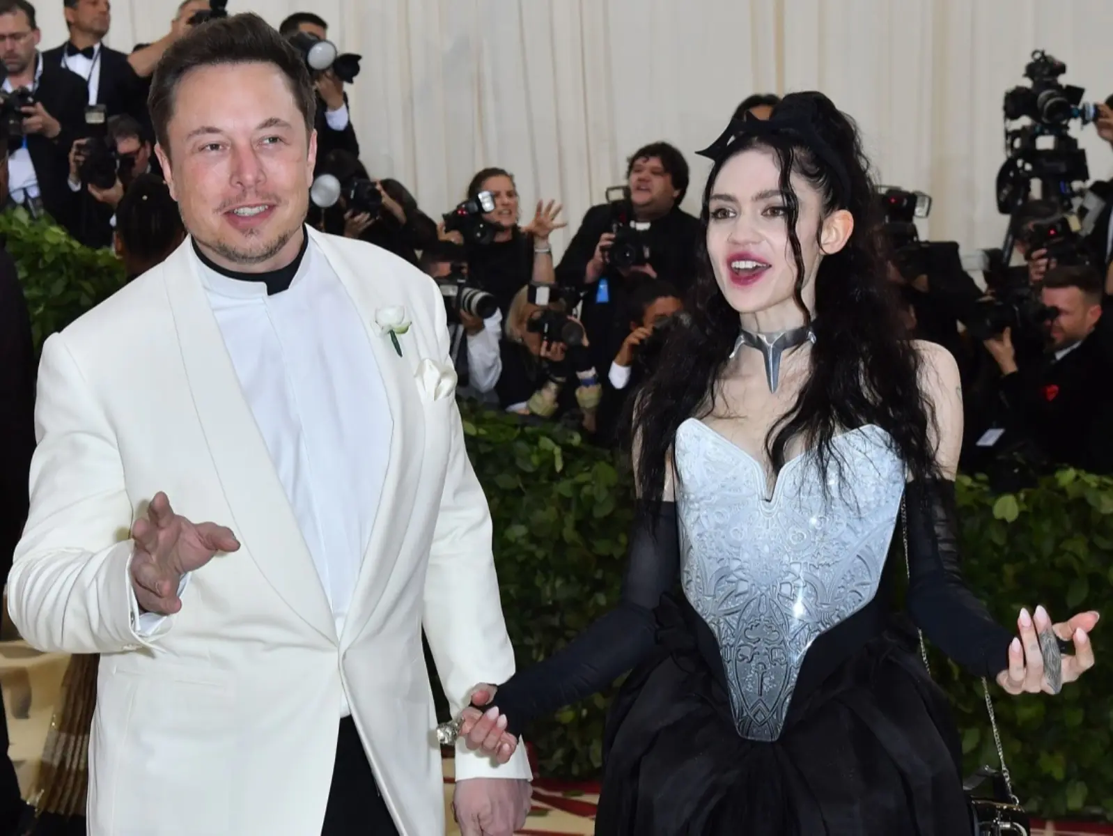 馬斯克前女友 Grimes 新歌〈Player of Games〉曝分手原因！控訴 Elon Musk 是工作狂：「愛遊戲勝過愛我！」