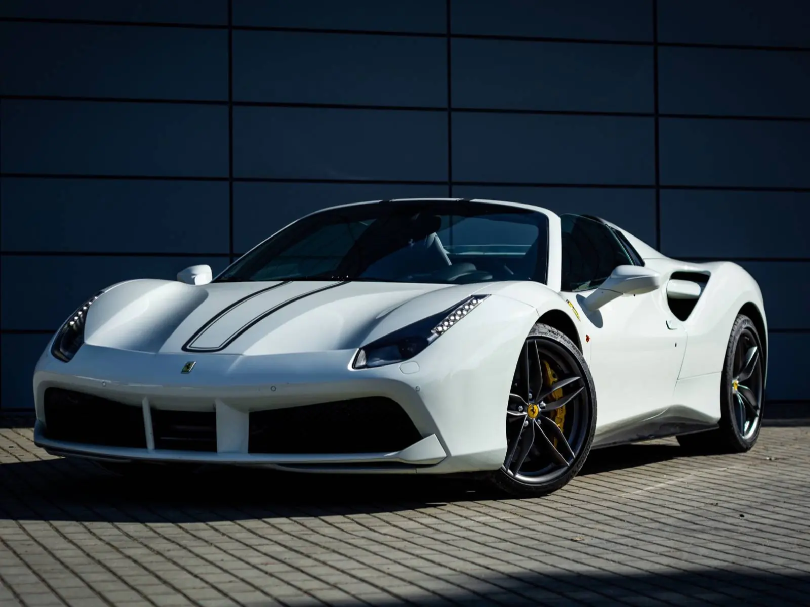 「萊萬」愛車法拉利 488 Spider 超跑驚上拍賣網，一台競標價來到 500 萬！