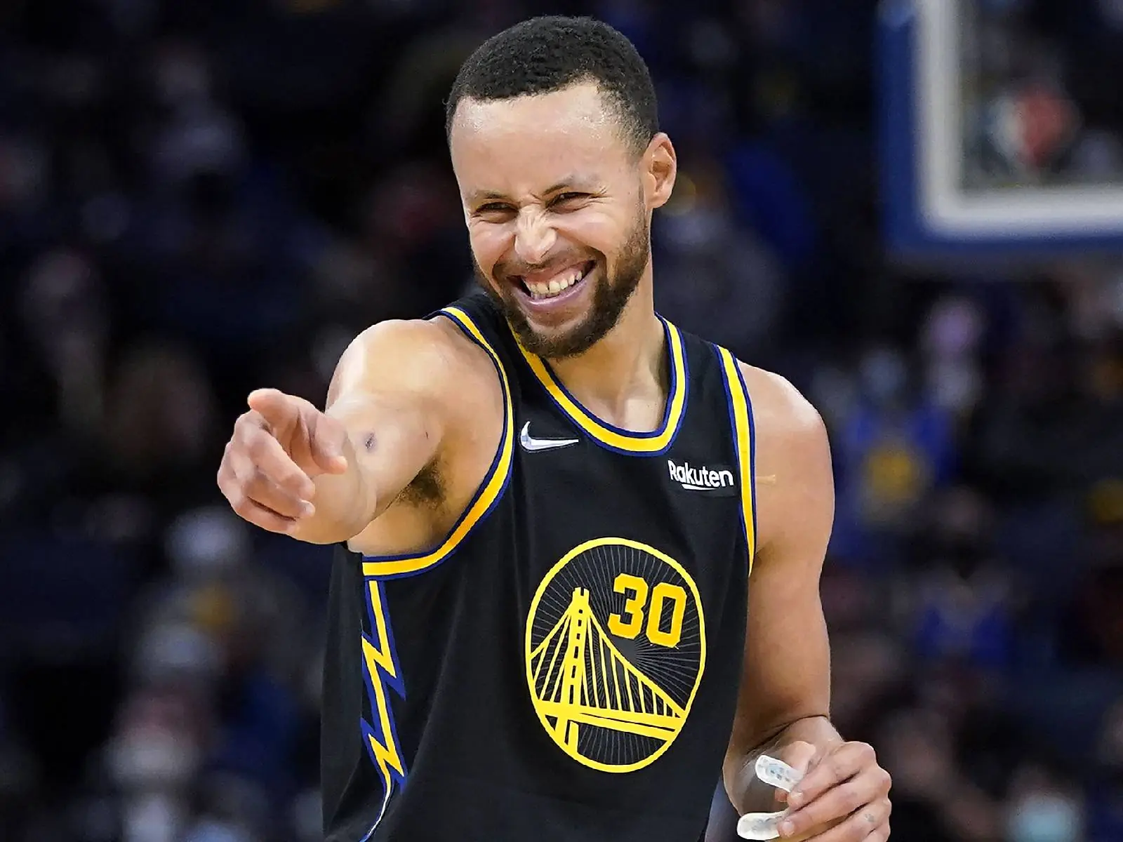 NBA／勇士 Stephen Curry 投出 6 記三分勝拓荒者，還差 10 顆三分榮登歷史三分王寶座！