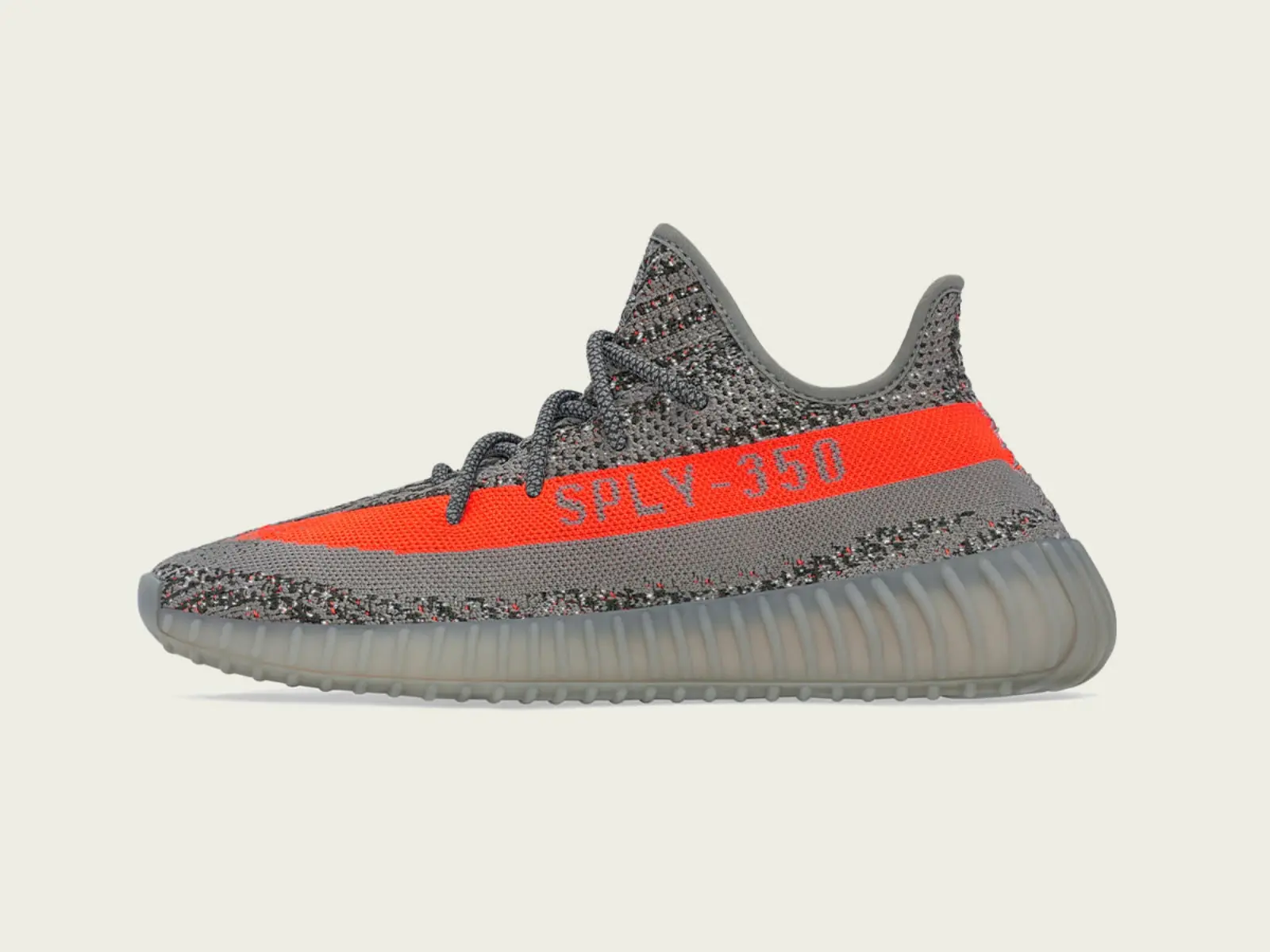 這款話題鞋王居然復刻！名人瘋搶adidas YEEZY BOOST 350 V2 OG始祖配色首次祭出「滿天星全反光」版本，以經典配色化身夜晚發光體，趁雙十二原價購入！
